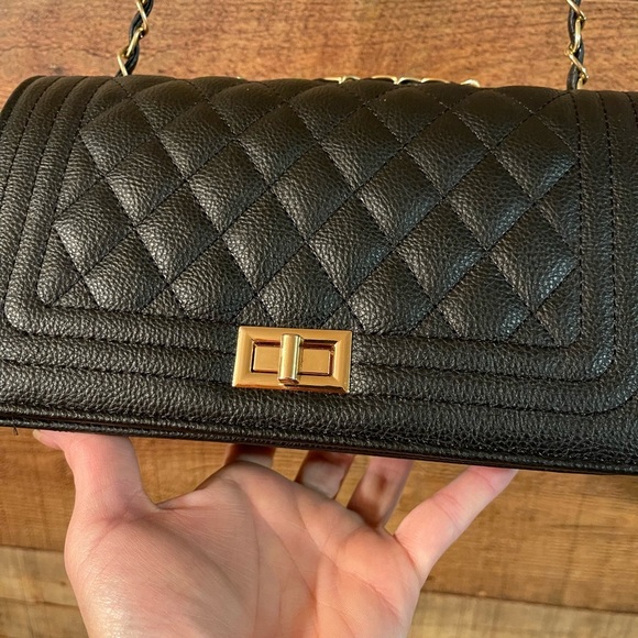 Black and Gold quilted shoulder bag - Picture 3 of 10